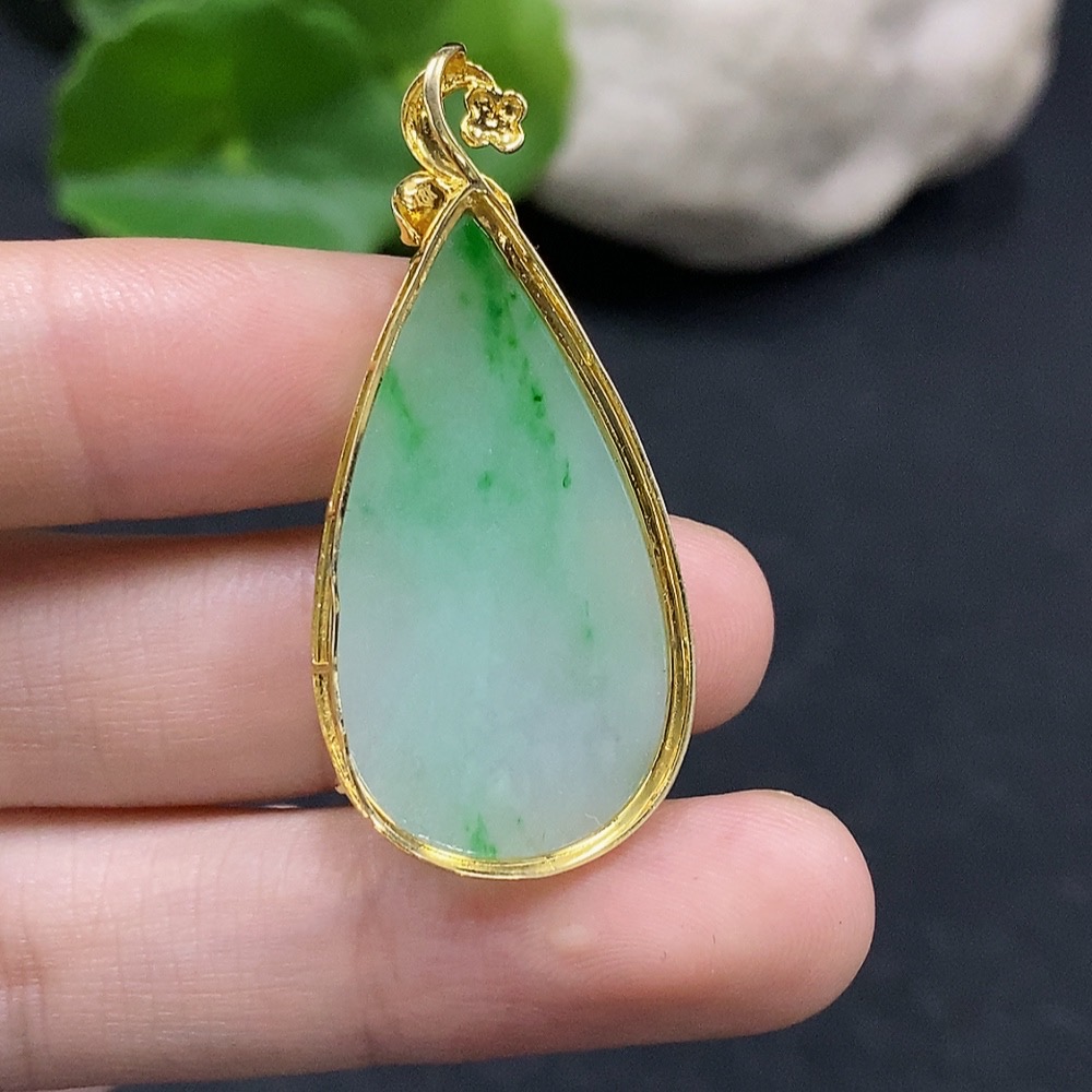 F33896294 Jadeite Pendant with 18K Gold Mount, Total Weight Approx. 3.6g