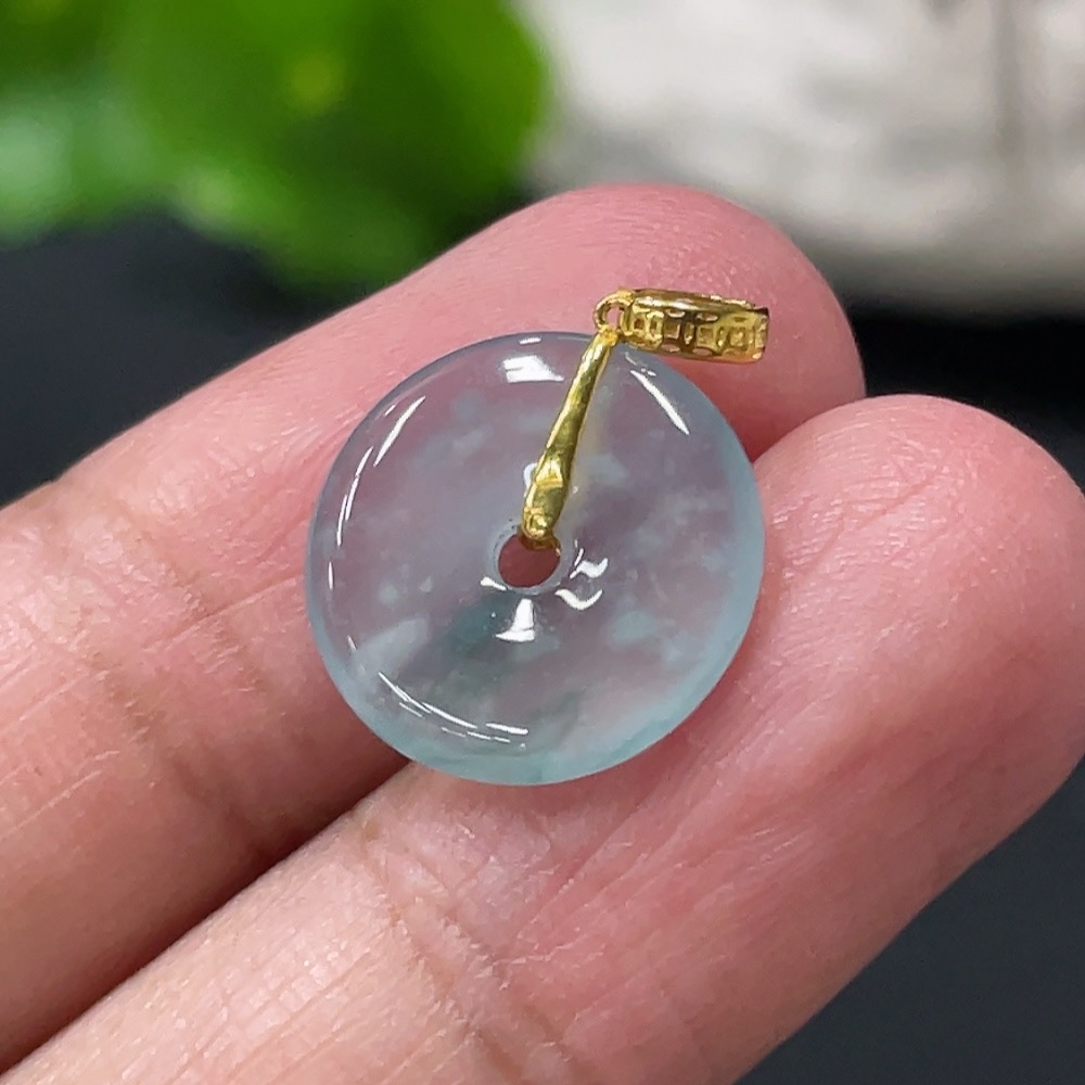 F27070049 Jadeite Safety Pendant with 18k Gold Clasp, Total Weight Approx. 1g