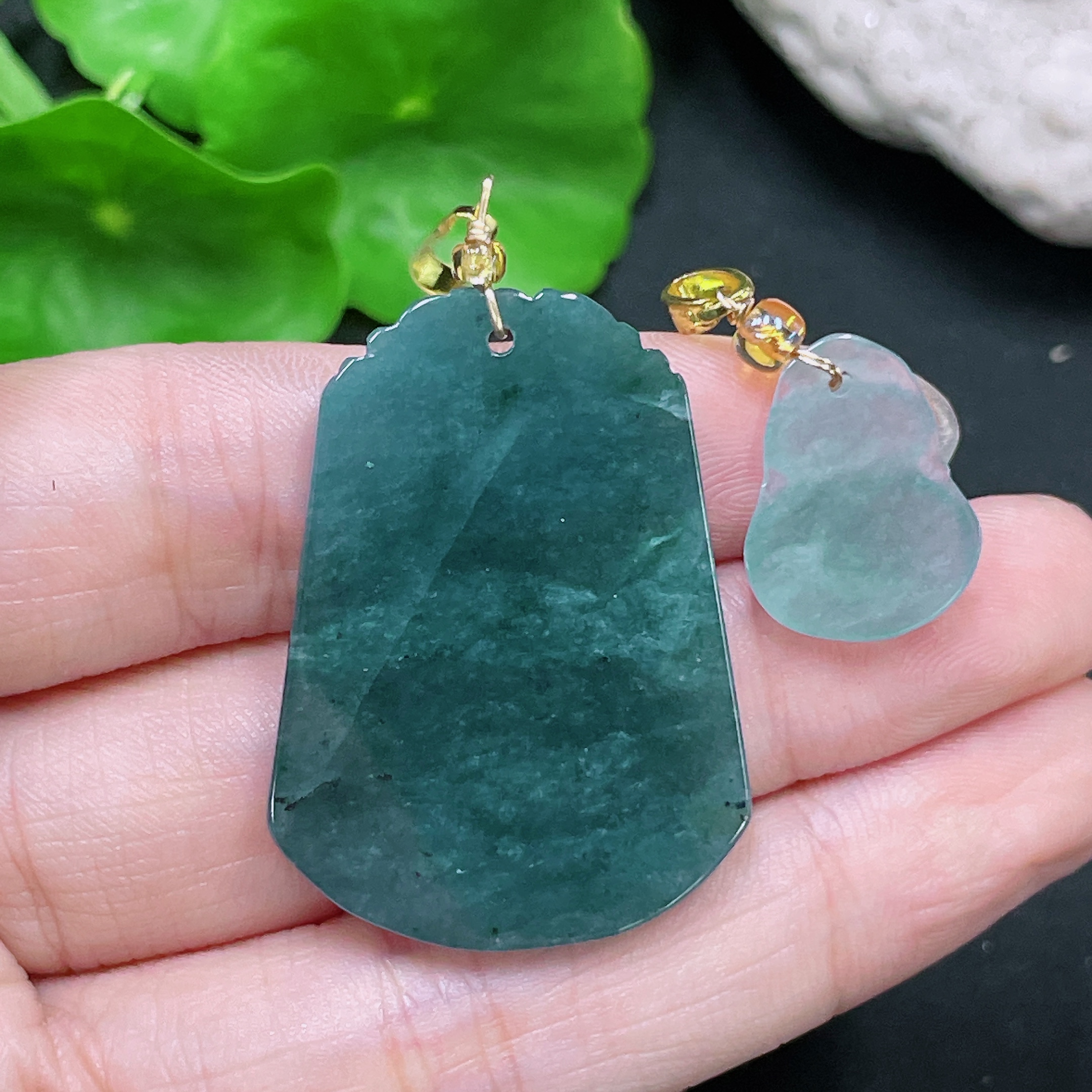 F33918729 Jadeite Pendant Dragon Plaque Gourd with Non-Gold Clasp and Chain