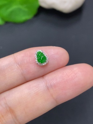F46526136 翡翠葫芦镶嵌吊坠 18k金 货品总重量约0.3克 配镶钻石