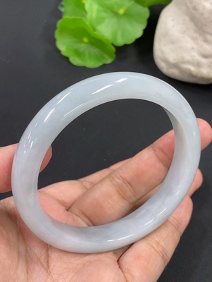 F41924463 翡翠正圈手镯 货品总重约54.2g 60圈口