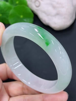 F43087966 翡翠正圈手镯 圈口55.5mm 货品总约重60.9g