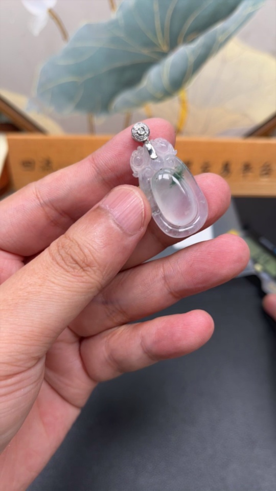 F31579752 Jadeite Fortune Shell Pendant 18K Gold Total Weight Approx. 6.1g (With Diamond Accents)