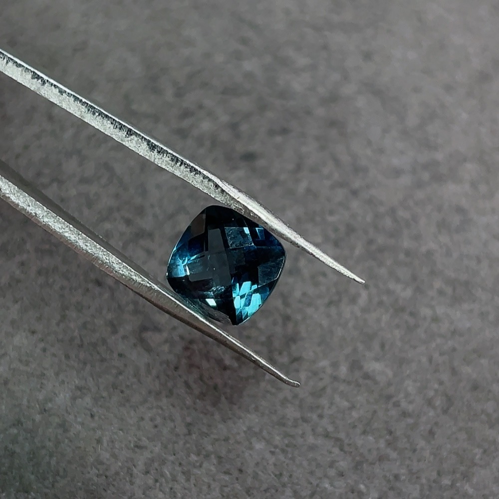 C33923135 Topaz Rough Stone, Color Origin Undetermined, Total Weight Approximately 2.725 Carats