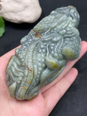 H31582276 Hetian Jade Ornament 'Five Poisons' with Undetermined Skin Color Origin, Total Weight Approx. 280.6g