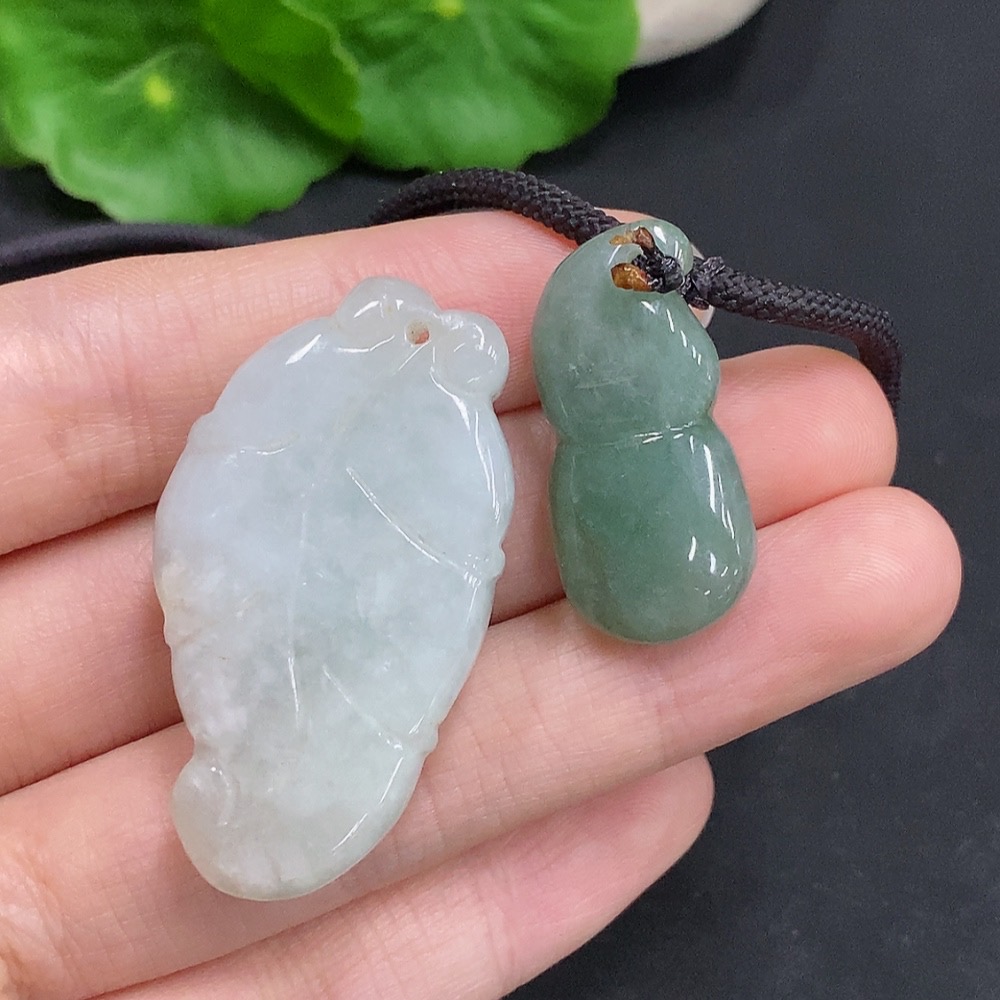 F33907564 Jadeite Pendants Sell as a Lot with Non-Jadeite Beads