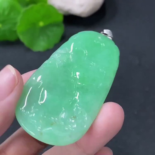 F32733002 Jadeite Pendant Lotus Leaf with 18k Gold and Diamond Accent, Total Weight Approx. 17.5g
