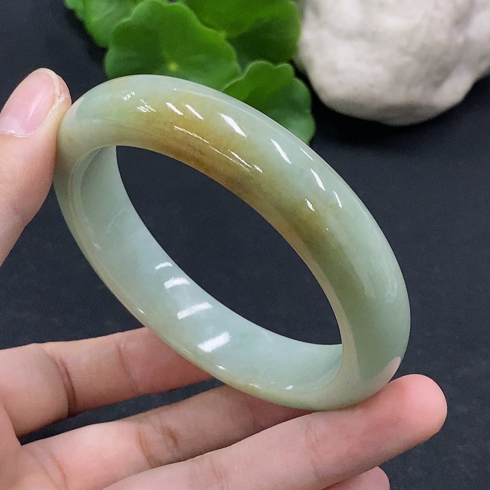 F33867807 Jadeite Round Bangle Size 58.2 Total Weight Approx. 69.16g Color Origin Undetermined