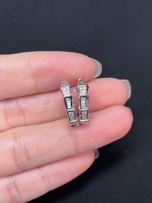 M44315262 钻石镶嵌耳饰  18k金  货品总重约2.91克  印记  d0.09ct  d0.09ct