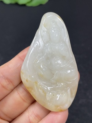 H46531141 和田玉挂件  观音  皮色成因未定  货品总重约29.7g