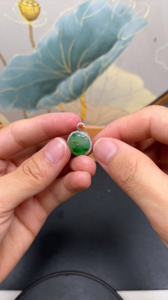 F21402087 JadeitePeace Button Pendant in 18K Gold Setting with Yellow Beads (Color Origin Undetermined) Total Weight Approx. 3.2g