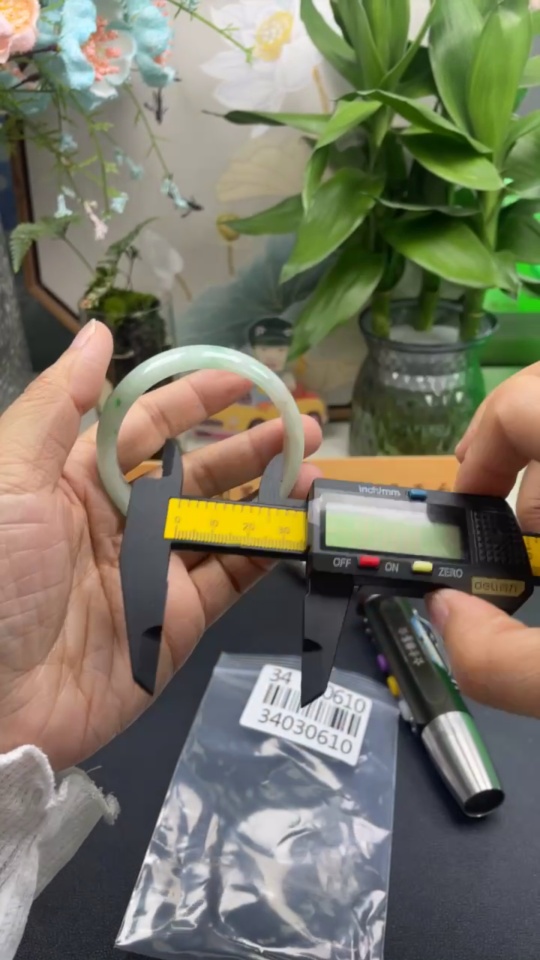 F34030610 Jadeite Round Bracelet Size 54mm Total Weight Approximately 42.86g