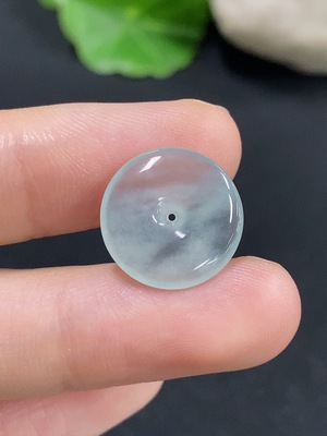 F46548506 翡翠平安扣挂件 货品总重约1.25g