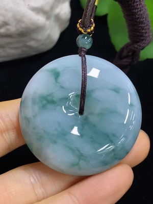 F46517413 翡翠挂件          货品总重约44.3g