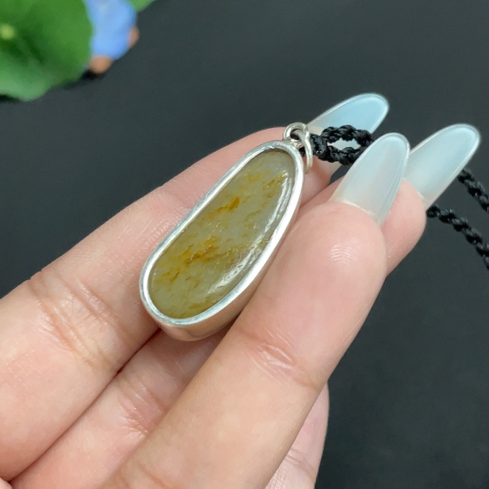 H31598870 Hetian Jade Inlaid Pendant