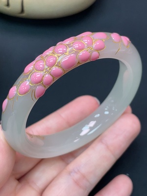 H46529742 和田玉雕花手镯 可见上色工艺 圈口54.9mm 总重约53.28g