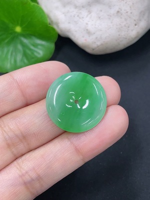 F41906696 翡翠挂件平安扣 货品总约重3.14g