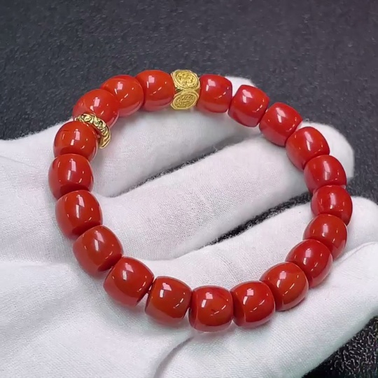 C33851092 Red Agate Bracelet with Visible Organic Matter, Non-Gold, Total Weight Approx. 30.2g, Bead Size 9.5mm