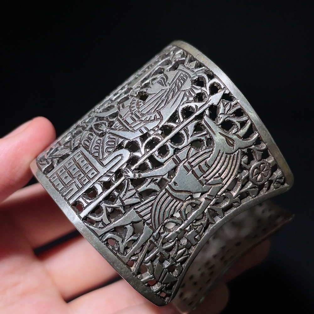W32764485 Approximately 20th Century West Asian Style Hollow-Out Silver Bracelet with Exquisite Pattern Design, Miscellaneous