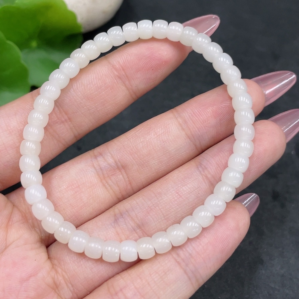 H33840457 Hetian Jade Bracelet, approx. 4.8mm beads, total weight approx. 8.1g