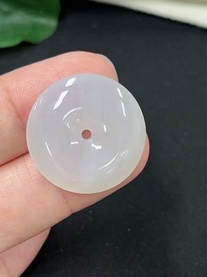 F46584969 翡翠平安扣挂件 货品总重约5.6g