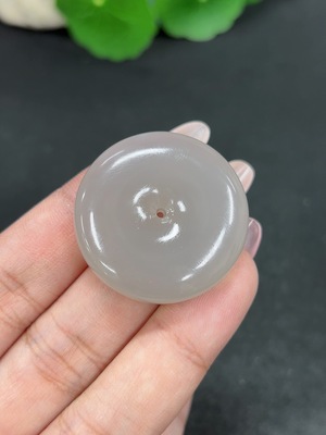 H46520817 和田玉挂件 平安扣 货品总重约20g