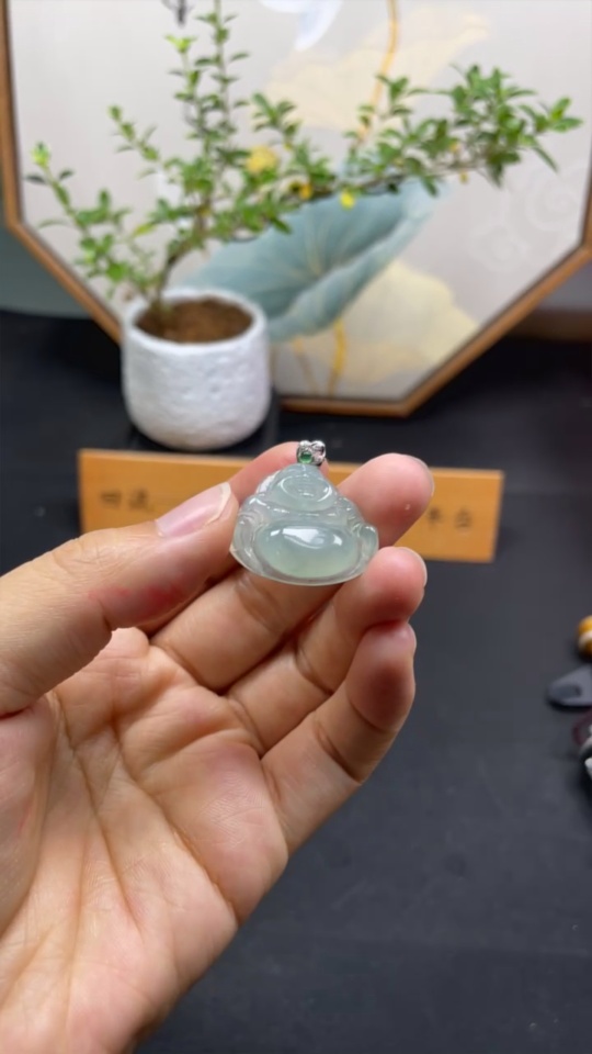 F31687980 JadeiteBuddha Pendant with 18K Gold Clasp, Total Weight Approximately 6.2g