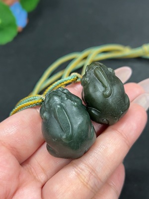 H41938758 和田玉挂件  货品总重约[含绳]59g