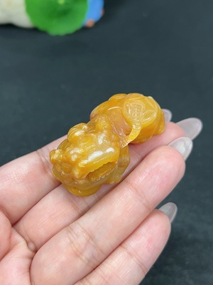 H41811589 黄龙玉挂件 貔貅 货品总重约30.3g