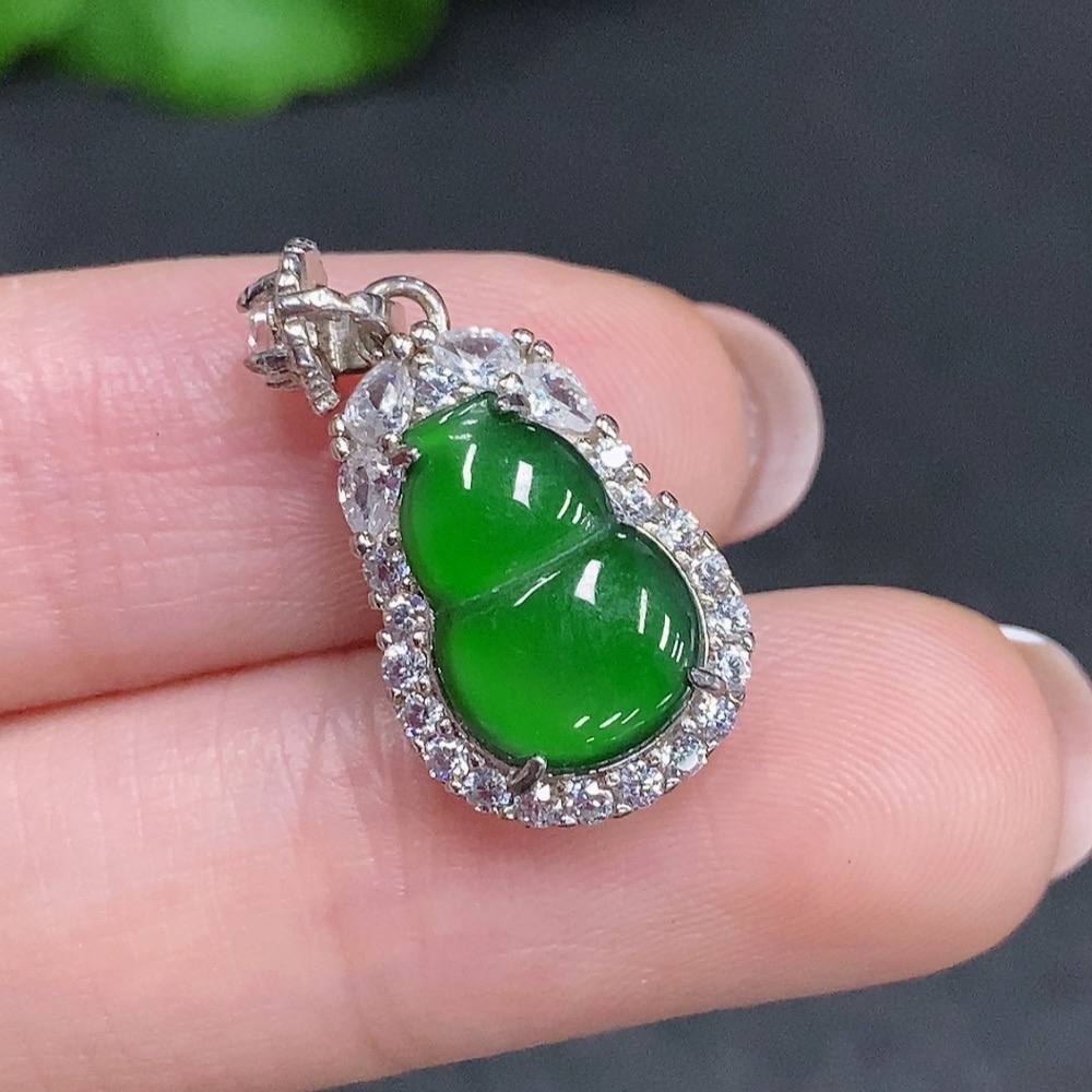 F34022452 Jadeite Gourd Inlaid Pendant Non-Gold Inlaid Total Weight Approx. 2.4g