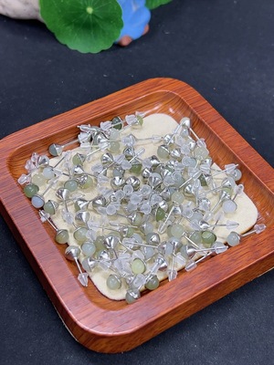 H41898608 和田玉镶嵌耳饰 非金 货品总重约36.5g