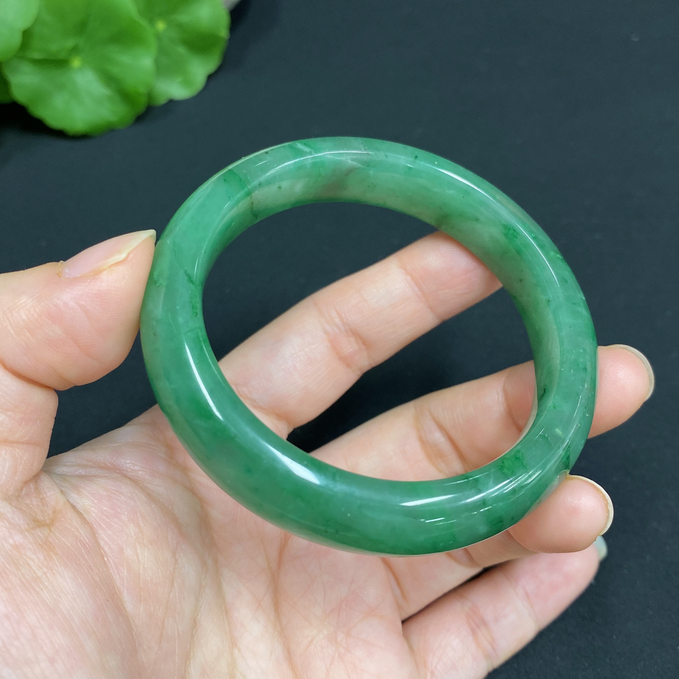 H34015236 African Emerald (Dulong Jade) Round Bracelet