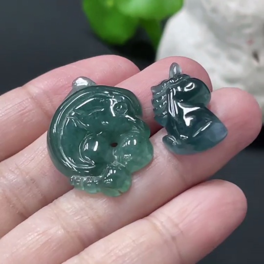 F34077749 Jadeite inlaid piece small animal