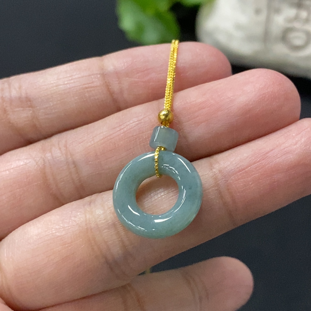 F35146397 Jadeite donut mounted pendant