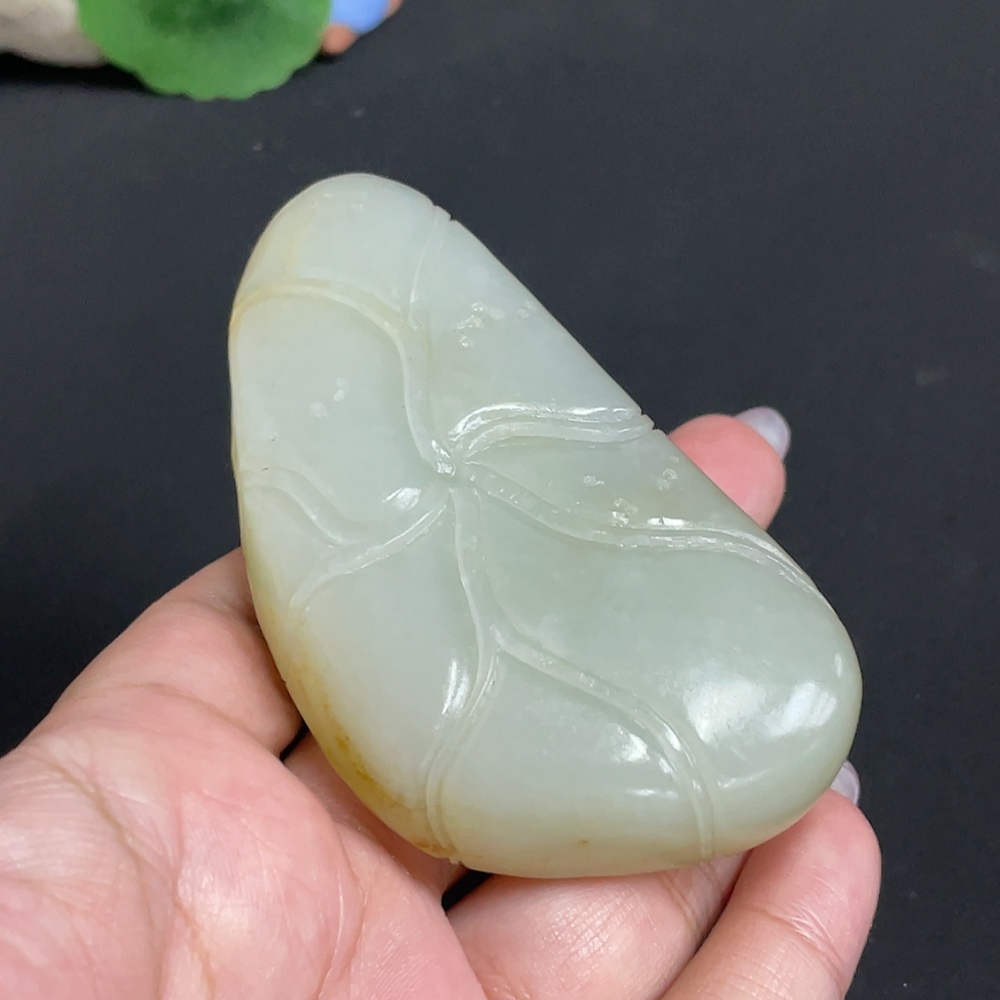 H33932205 Hetian Jade Handheld Ornament "Fortune Croaking In