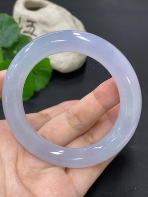 F41928018 翡翠圆条手镯 圈口55.3 货品总重约69.3克