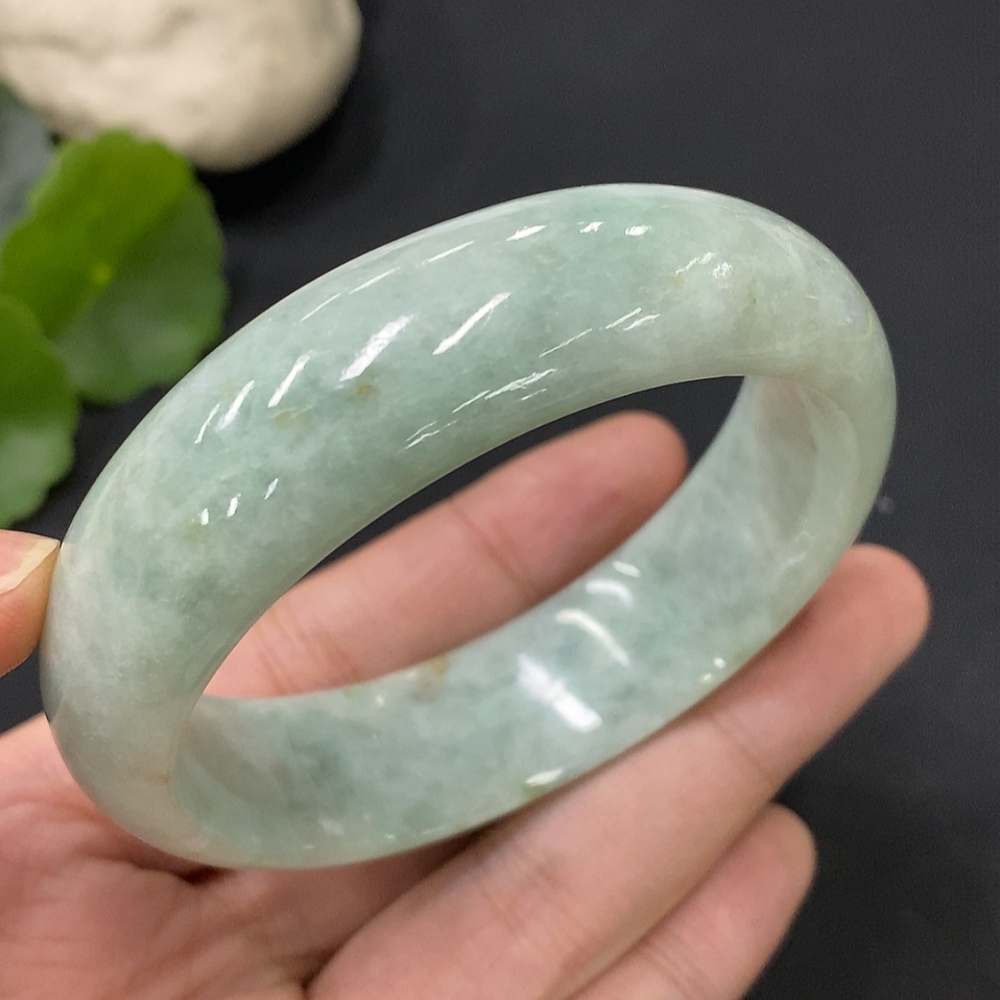 F28198108 Jadeite Round Bangle