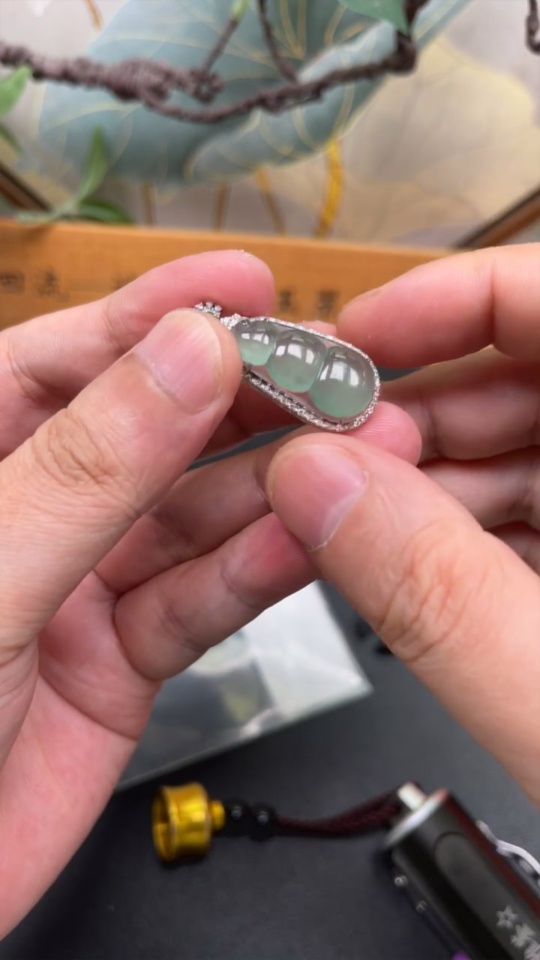 F35114194 Jadeite Lucky Bean Pendant Set in 18k Gold with Diamond Accents, Total Weight Approximately 3.55g