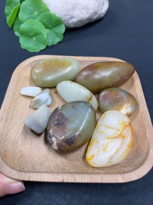 H42954146 和田玉        货品总重约289.5g      皮色成因未定    含其他矿物成份