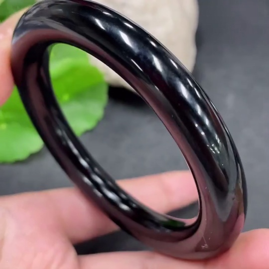 H32823202 Hetian Jade Round Bangle Size 59.7 Total Weight Approx. 62.7g