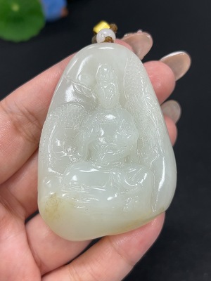 H40748950 和田玉挂件 观音 货品总重约[含绳]79.8g 皮色成因未定