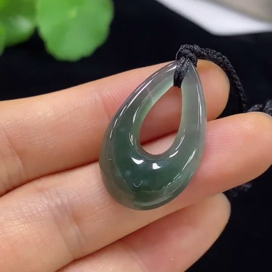 F34045043 Jadeite pendant Total weight approx. 3.72g (including rope weight)