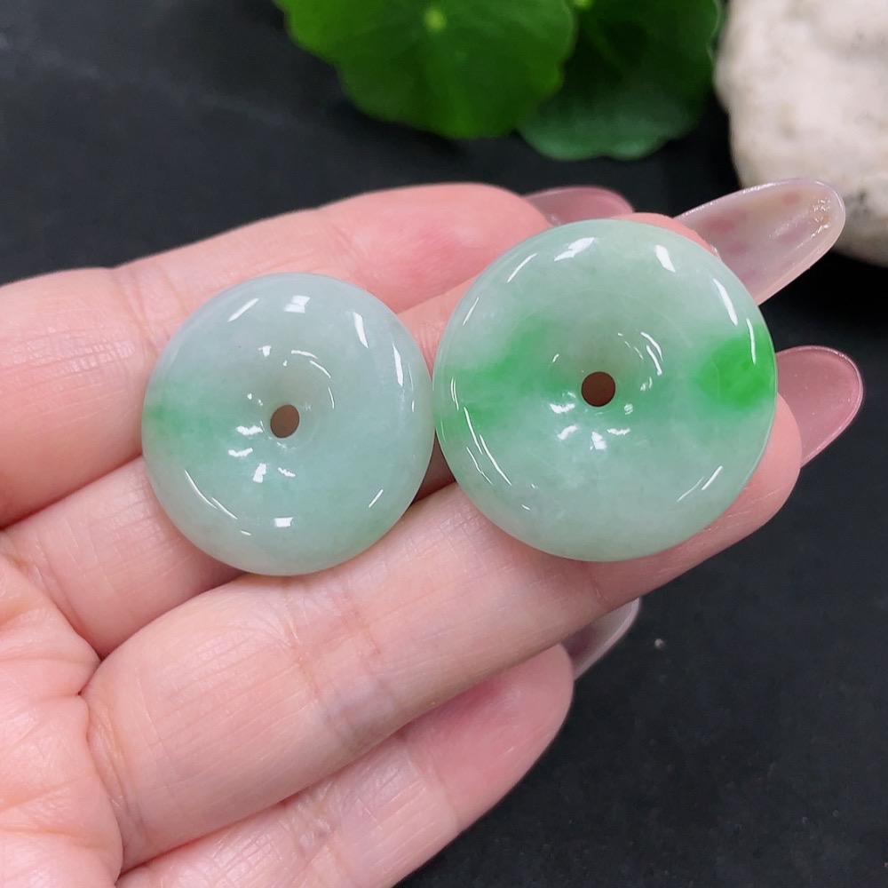 F34032530 Jadeite Peace Knob Pendant Sell as a Lot
