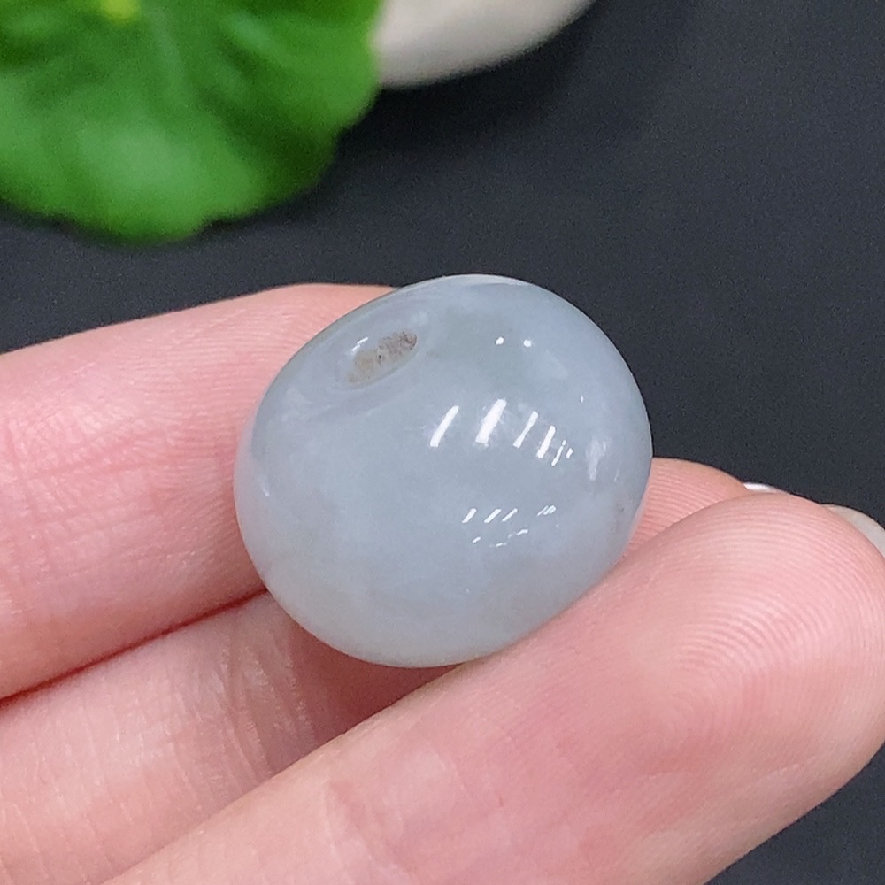 F34003064 Jadeite barrel beads, total weight approximately 8.3 grams