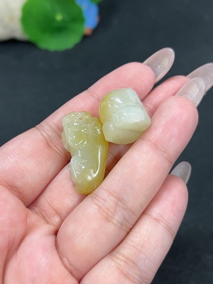 H41939102 和田玉挂件 货品总重约13.7g