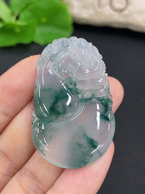 F46492236 翡翠挂件         货品总重约15.8g