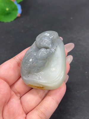 H41946392 和田玉手把件 安居乐业 货品总重约105.2g 皮色成因未定