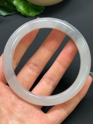 H46530064 和田玉正圈手镯 圈口62.5mm 总重约61.56g