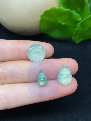 F45338199 翡翠葫芦+扣子 一手走 总重约1.7g