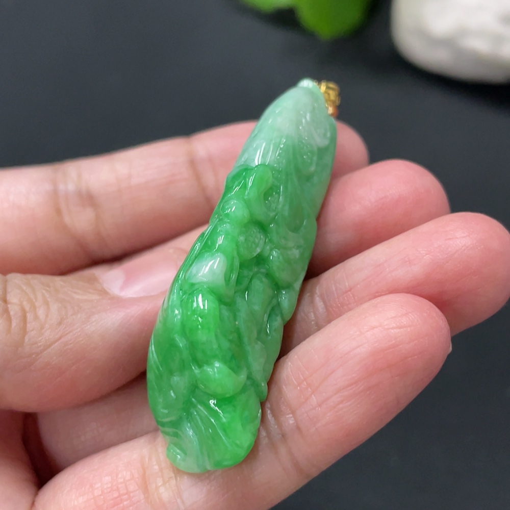 F32821188 Jadeite Cabbage Pendant with 18K Gold Clasp, Total Weight Approx. 21.7g